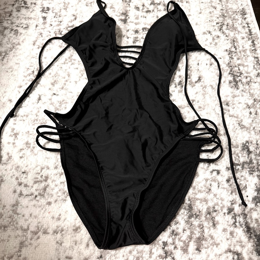 NWOT Strappy black monokini one piece bathing suit black
